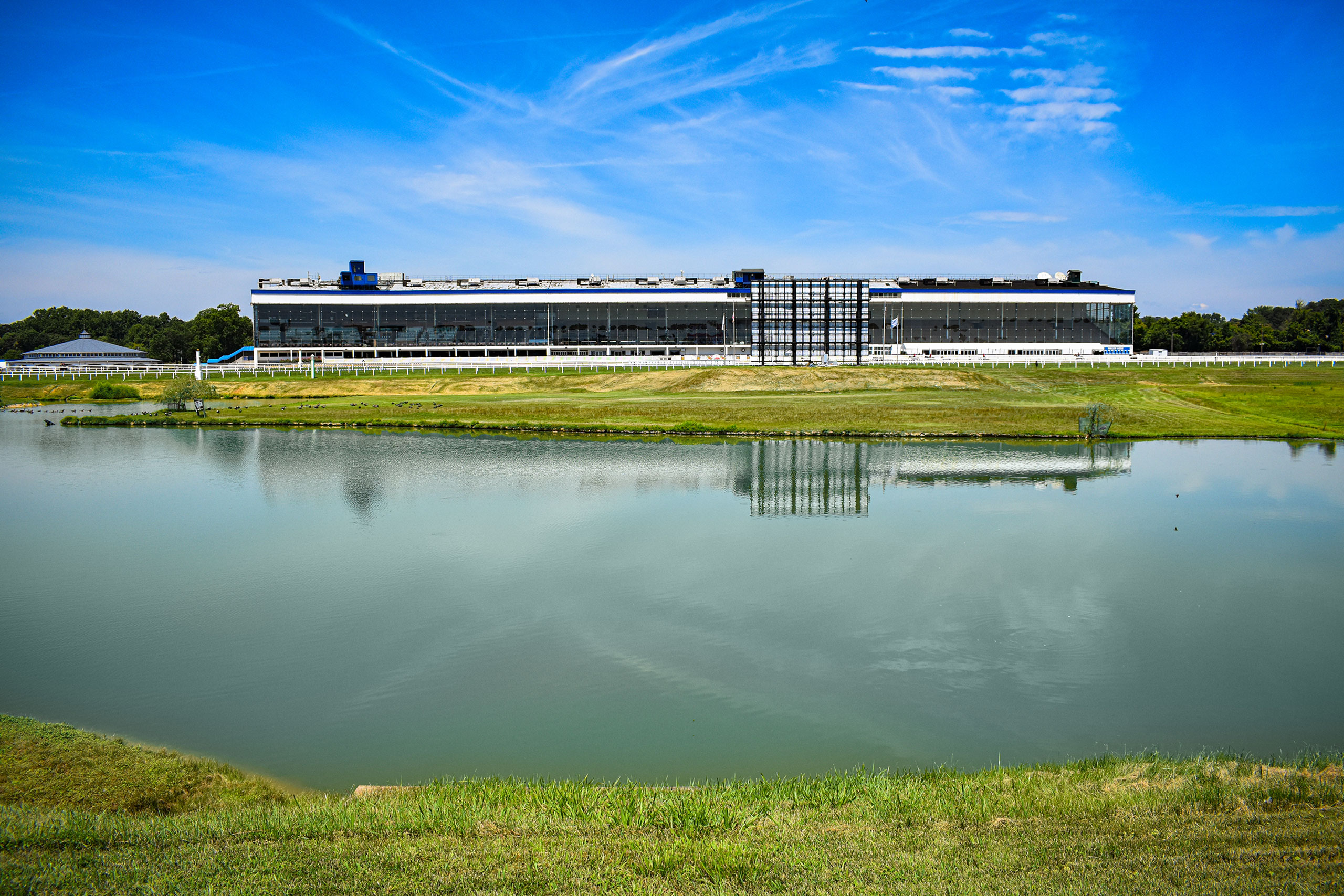 Clubhouse-with-lake-v1